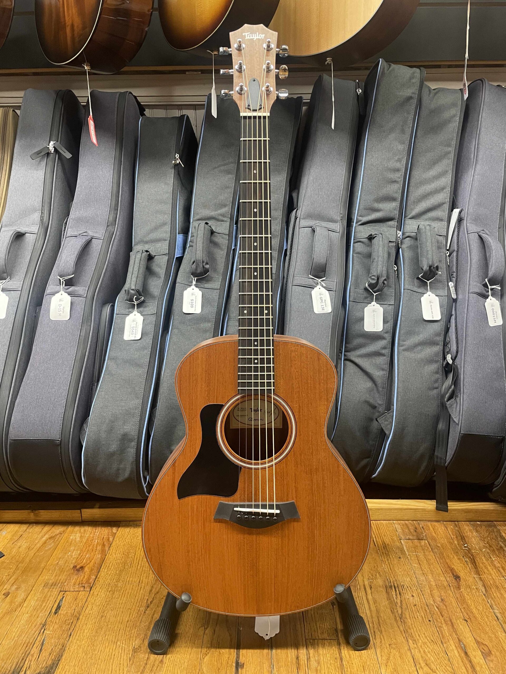 Taylor gs mini mahogany shop lefty acoustic guitar